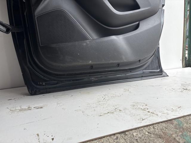 10243 Opel Mokka 2012 Ajtó Használt Jobb első Fekete Z22c
