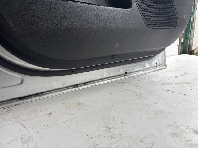 10247 Opel Meriva B 2010-2017 Ajtó Használt Bal első Ezüst Z176