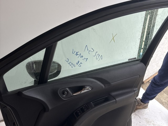 10251 Opel Meriva B 2010-2017 Ajtó Használt Jobb első Fekete Z22c