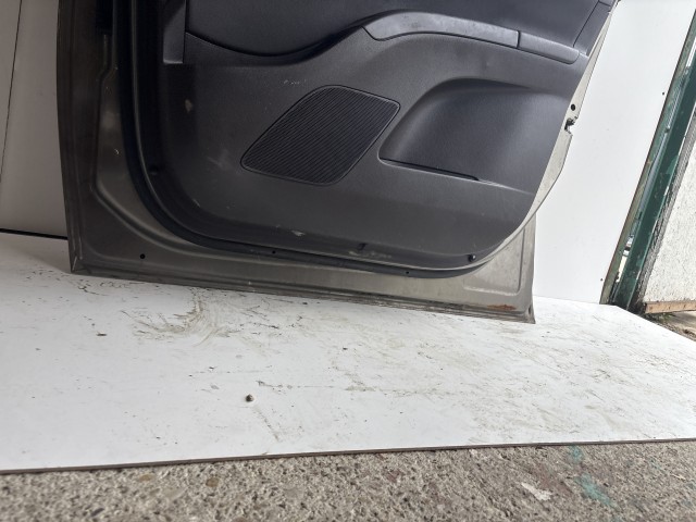 10253 Opel Meriva B 2010-2017 Ajtó Használt Jobb első Ezüst Z40w