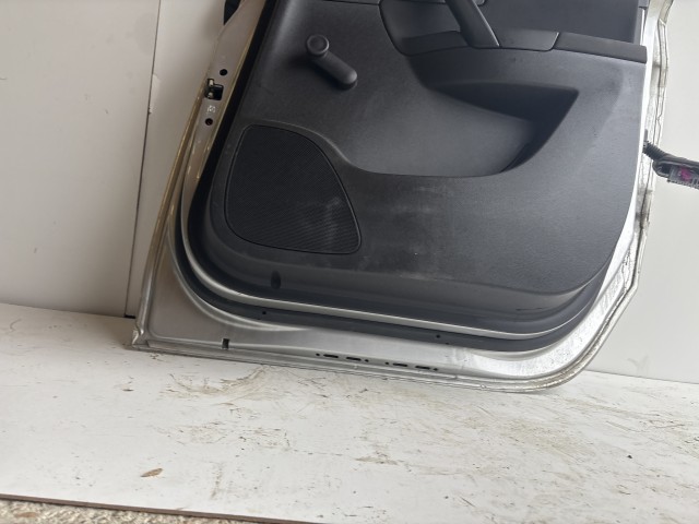 10255 Opel Meriva B 2010-2017 Ajtó Használt Jobb hátsó Ezüst Z176