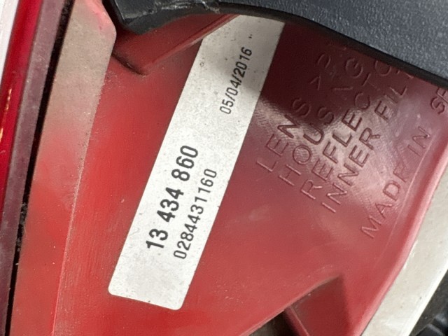 10284 Opel Meriva B 2010-2017 Lámpa , Fényszóró Használt  Jobb hátsó