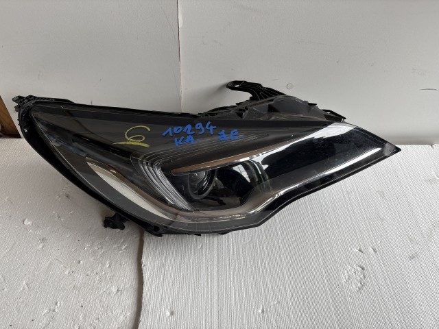 10294 Opel Astra K 2015 Lámpa , Fényszóró Használt Jobb első