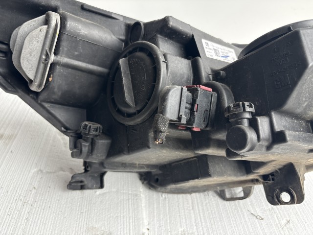 10298 Opel Astra K 2015 Lámpa , Fényszóró Használt Bal első 