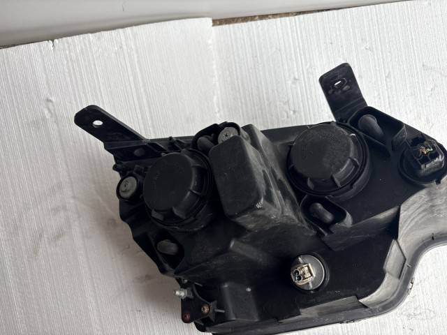 10300 Opel Antara 2006-2015 Lámpa , Fényszóró Használt Bal első 