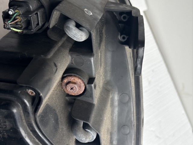 10301 Opel Antara 2006-2015 Lámpa , Fényszóró Használt Xenon Jobb első