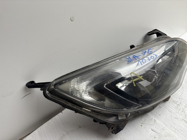 10303 Opel Astra J 2009-2015 Lámpa , Fényszóró Használt Jobb első