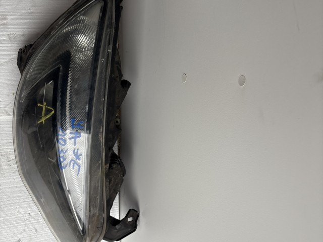 10303 Opel Astra J 2009-2015 Lámpa , Fényszóró Használt Jobb első
