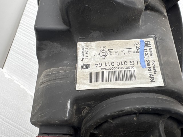 10303 Opel Astra J 2009-2015 Lámpa , Fényszóró Használt Jobb első