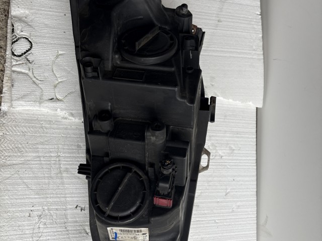 10303 Opel Astra J 2009-2015 Lámpa , Fényszóró Használt Jobb első