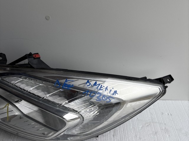 10305 Opel Meriva B 2010-2017 Lámpa , Fényszóró Használt Bal első 