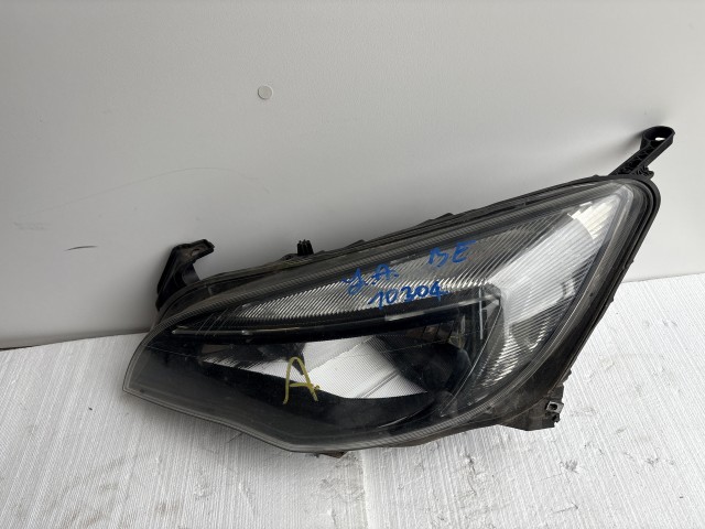 10304 Opel Astra J 2009-2015 Lámpa , Fényszóró Használt Bal első 