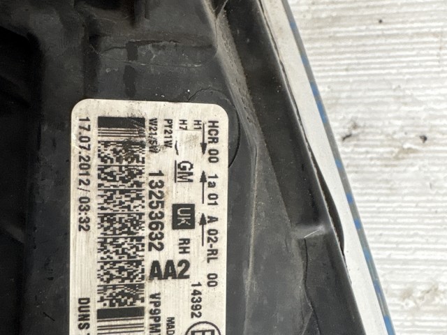 10309 Opel Meriva B 2010-2017 Lámpa , Fényszóró Használt Jobb első