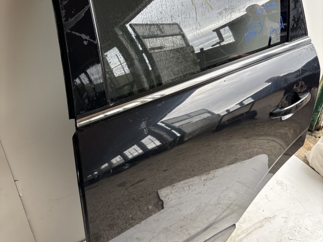 10365 Opel Antara 2006-2015 Ajtó Használt Bal hátsó Fekete Z22c