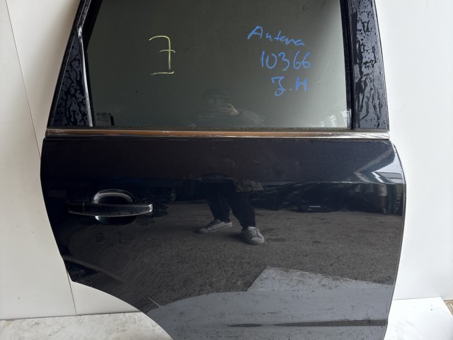 10366 Opel Antara 2006-2015 Ajtó Használt Jobb hátsó Fekete Z22c