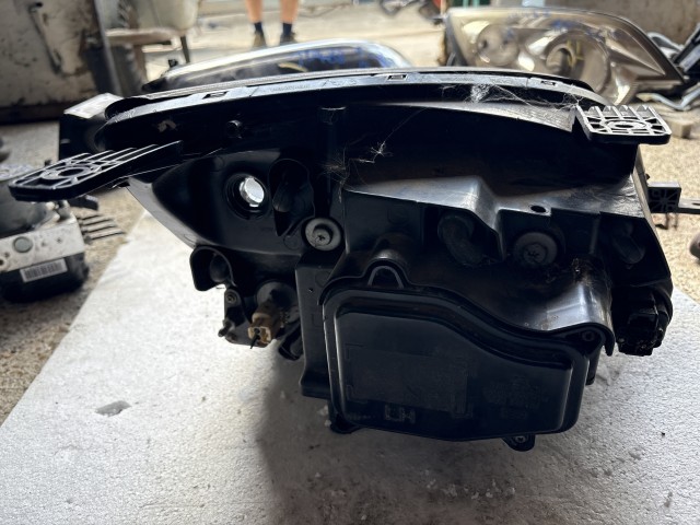 10488 Opel Antara 2006-2015 Lámpa , Fényszóró Használt Xenon Bal első 