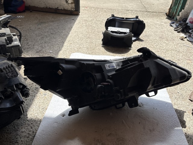 10489 Opel Astra K 2015 Angol Fényszóró Használt Bal első 