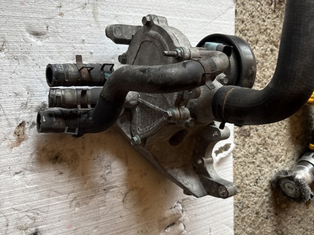 Opel Antara 2006-2015 Vízpumpa Használt 