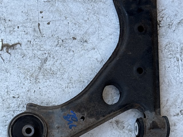 Opel Corsa E 2014- 2014-2019 Lengőkar Használt Bal első alsó 