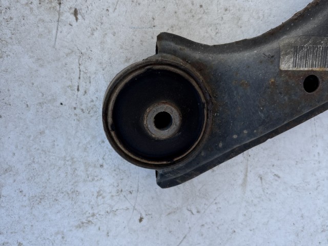 Opel Corsa E 2014- 2014-2019 Lengőkar Használt Jobb első alsó 