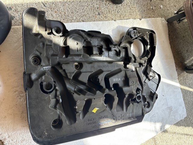 Opel Astra J 2009-2015 Motorburkolat Használt 1.6 cdti