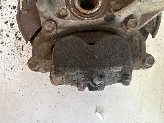 Opel Antara 2006-2015 Féknyereg Használt Bal első Hűtött tárcsás