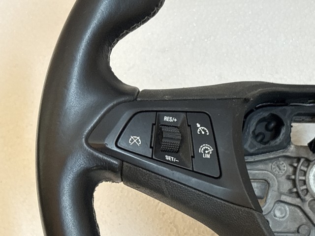 Opel Astra K 2015 Kormánykerék Használt Fekete multikormányos bőr  
