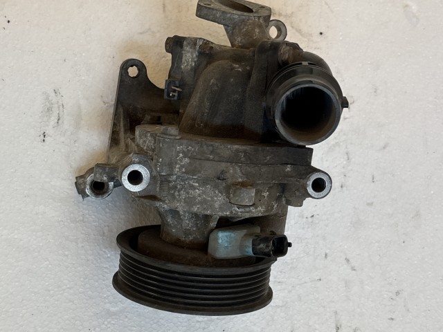 Opel Astra J 2009-2015 Vízpumpa Használt B16DTL 