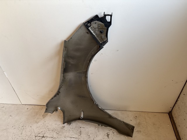 11171 Opel Astra J 2009-2015 Sárvédő Használt Bal első Ezüst Z176