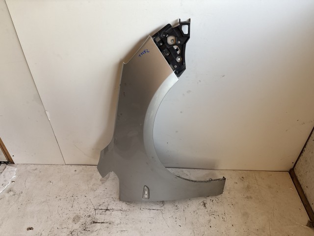 11172 Opel Astra J 2009-2015 Sárvédő Használt Jobb első Ezüst Z176