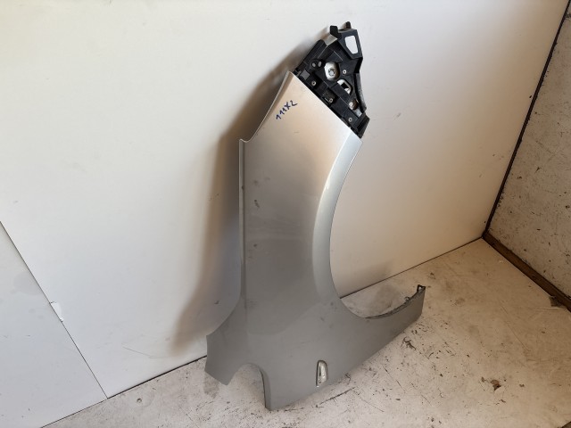 11172 Opel Astra J 2009-2015 Sárvédő Használt Jobb első Ezüst Z176