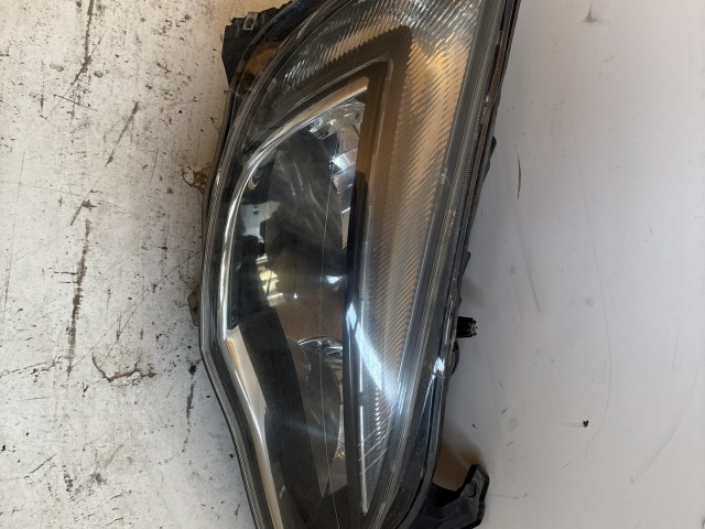 11175 Opel Astra J 2009-2015 Lámpa , Fényszóró Használt sima Jobb első
