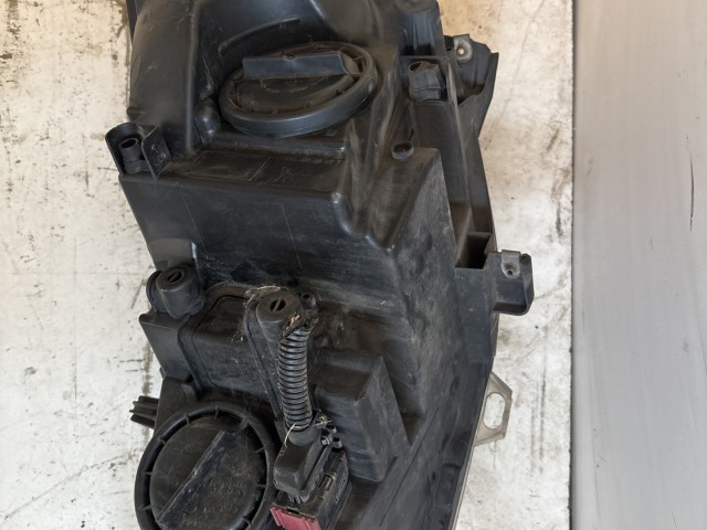 11175 Opel Astra J 2009-2015 Lámpa , Fényszóró Használt sima Jobb első