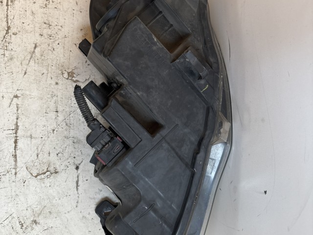 11175 Opel Astra J 2009-2015 Lámpa , Fényszóró Használt sima Jobb első