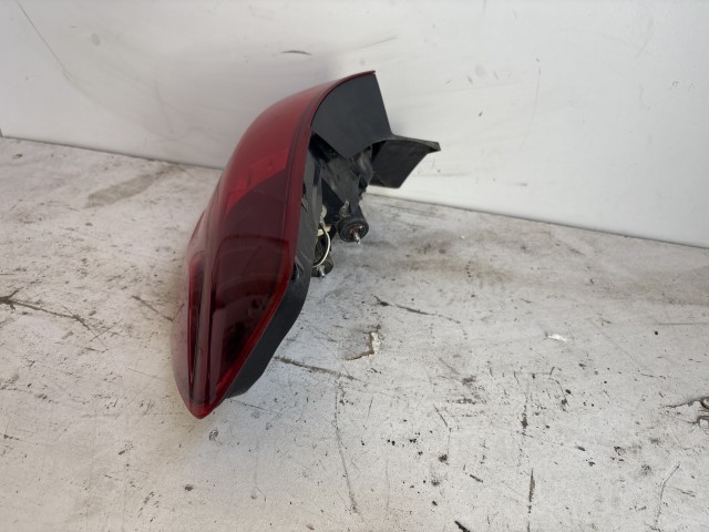 11174 Opel Astra J kombi 2009-2015 Lámpa sötétitett  Jobb hátsó