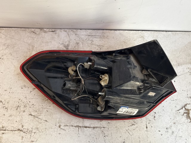 11174 Opel Astra J kombi 2009-2015 Lámpa sötétitett  Jobb hátsó