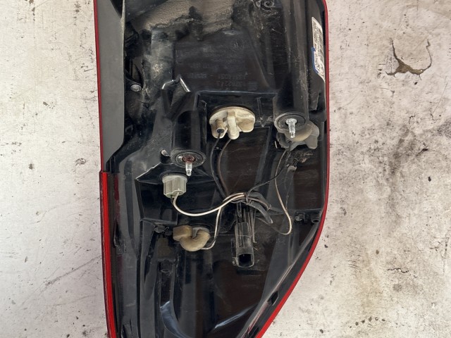 11174 Opel Astra J kombi 2009-2015 Lámpa sötétitett  Jobb hátsó