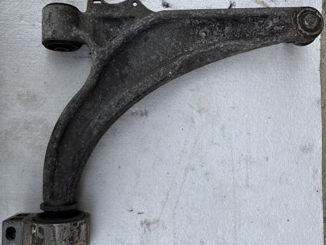 Opel Astra J 2009-2015 Lengőkar Használt Bal első 