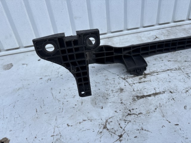 Opel Corsa D 2006-2014 Lökhárító tartó Használt első, alsó