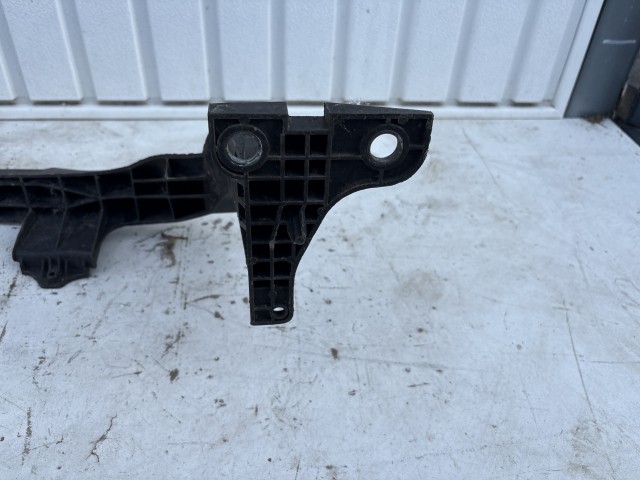 Opel Corsa D 2006-2014 Lökhárító tartó Használt első, alsó