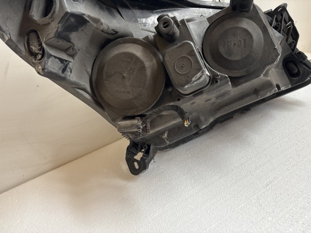 11400 Opel Astra H 2004-2010 2004-2010 Lámpa , Fényszóró Használt sima Bal első 