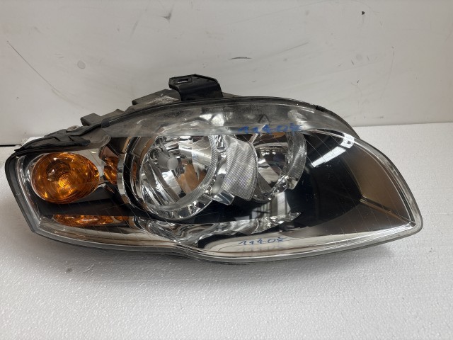 11407 Audi A4 B7 2004-2008 Lámpa , Fényszóró Használt sima Jobb első