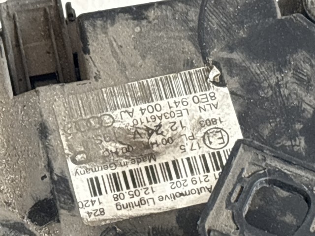 11407 Audi A4 B7 2004-2008 Lámpa , Fényszóró Használt sima Jobb első