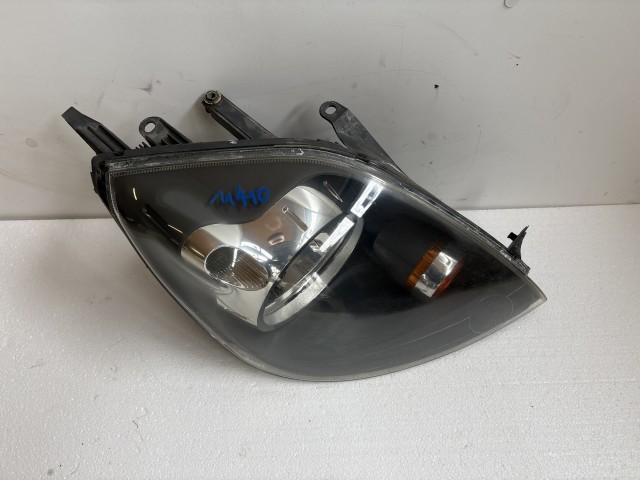11410 Ford Fiesta v 2004-2008 Lámpa , Fényszóró Használt sima Jobb első