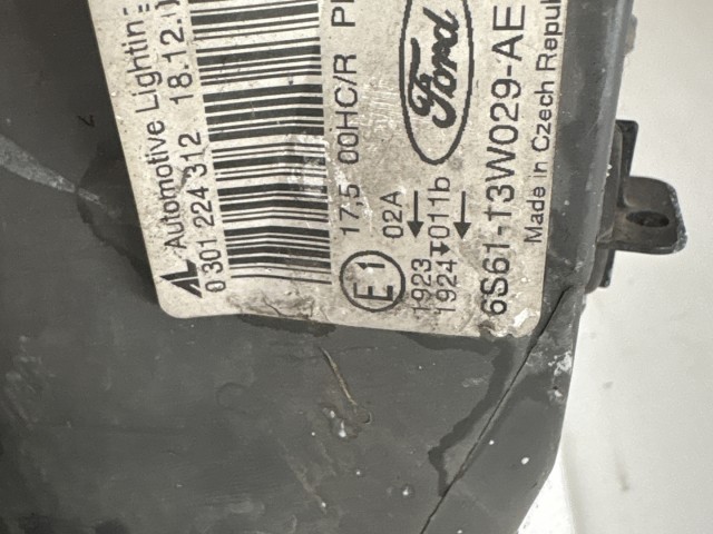 11410 Ford Fiesta v 2004-2008 Lámpa , Fényszóró Használt sima Jobb első