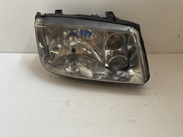 11487 Volkswagen Bora 1998-2005 Lámpa , Fényszóró Használt Jobb első
