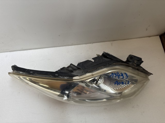 11493 Toyota Auris 2007-2012 Lámpa , Fényszóró Használt Jobb első