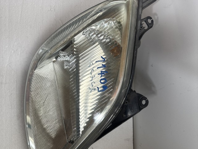 Ford fiesta v jobb fényszoró
