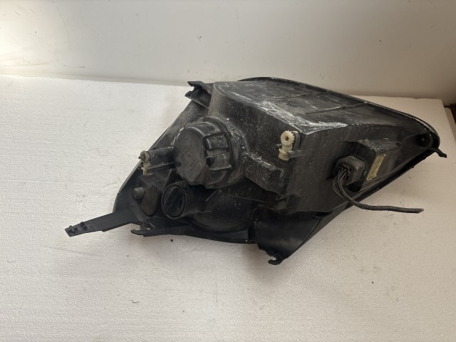 11511 Ford Fiesta v 2004-2008 Lámpa , Fényszóró Használt Jobb első