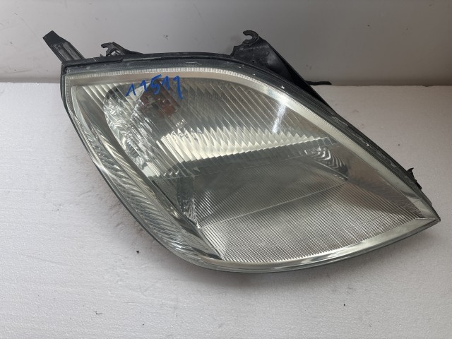 11511 Ford Fiesta v 2004-2008 Lámpa , Fényszóró Használt Jobb első